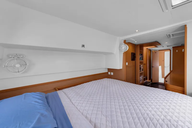 Blue Infinity Yacht Photos Pics 