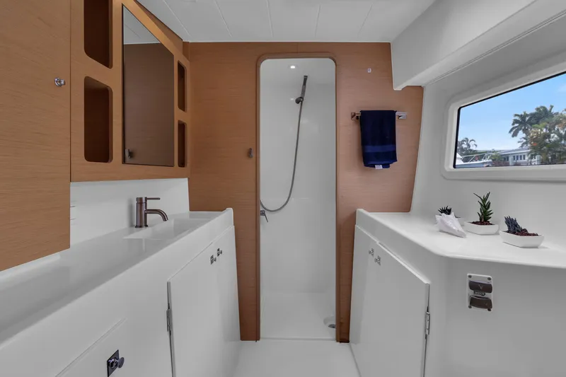 Blue Infinity Yacht Photos Pics 