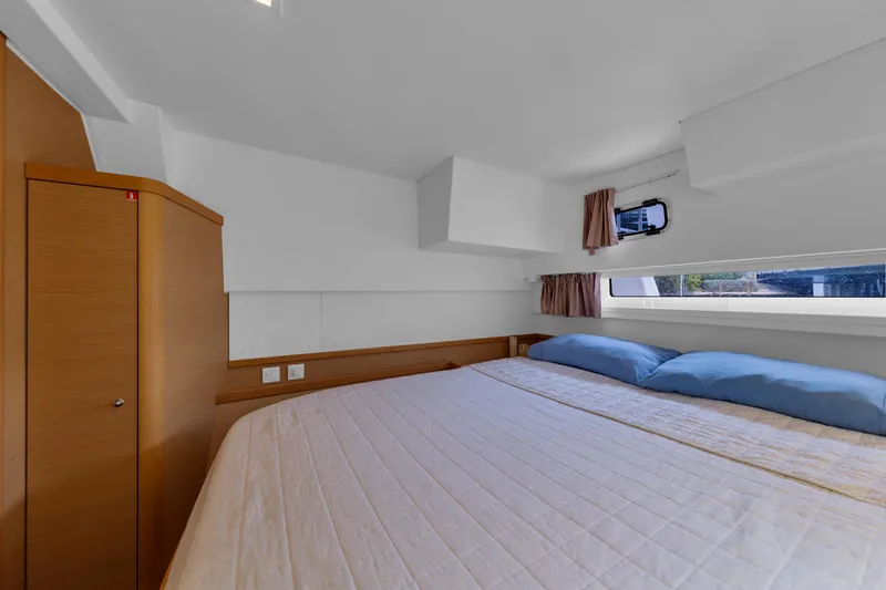 Blue Infinity Yacht Photos Pics 