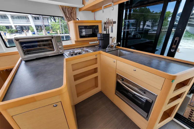 Blue Infinity Yacht Photos Pics 