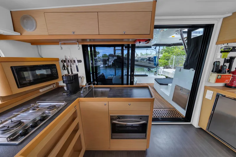 Blue Infinity Yacht Photos Pics 