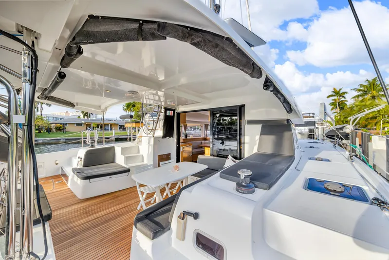 Blue Infinity Yacht Photos Pics 