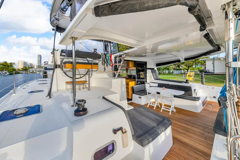 Blue Infinity Yacht Photos Pics 