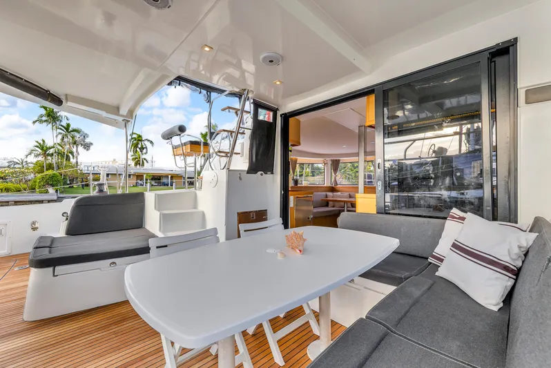 Blue Infinity Yacht Photos Pics 