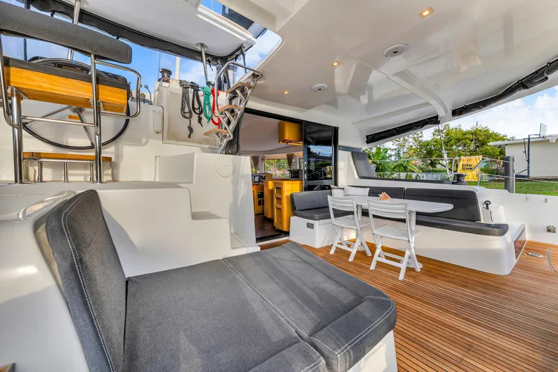 Blue Infinity Yacht Photos Pics 