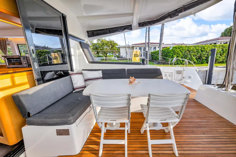 Blue Infinity Yacht Photos Pics 