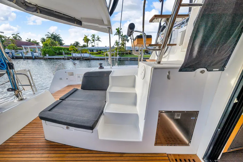 Blue Infinity Yacht Photos Pics 