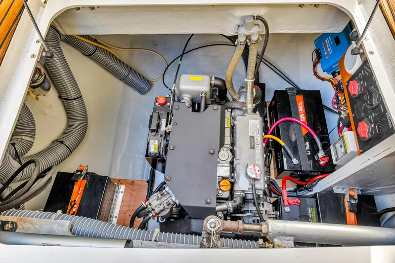 Blue Infinity Yacht Photos Pics 