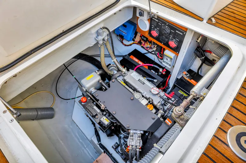 Blue Infinity Yacht Photos Pics 