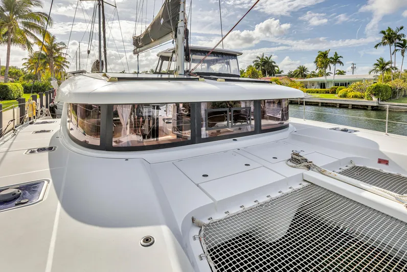 Blue Infinity Yacht Photos Pics 