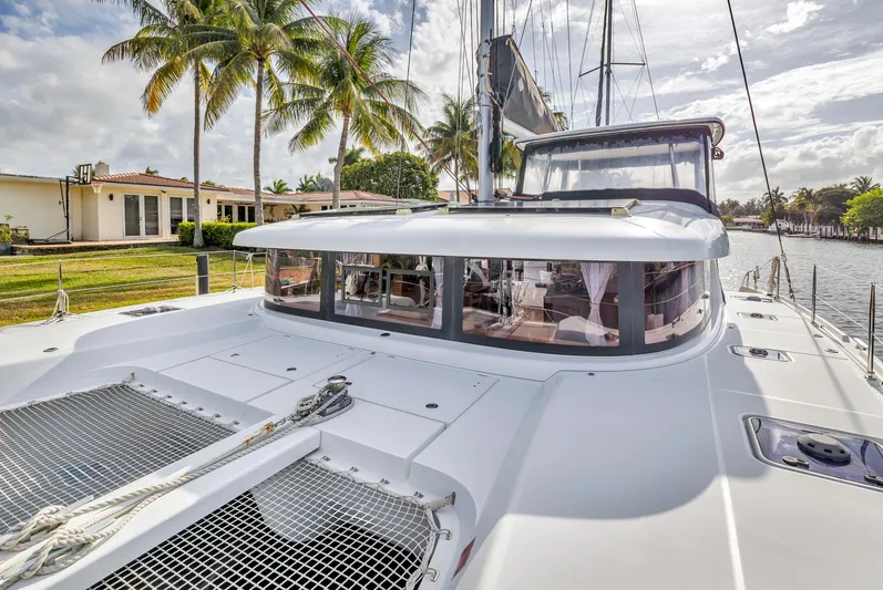 Blue Infinity Yacht Photos Pics 