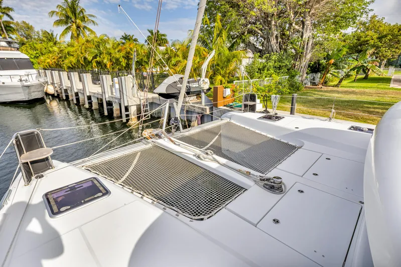 Blue Infinity Yacht Photos Pics 