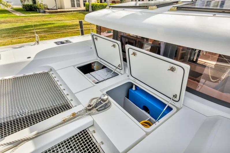 Blue Infinity Yacht Photos Pics 