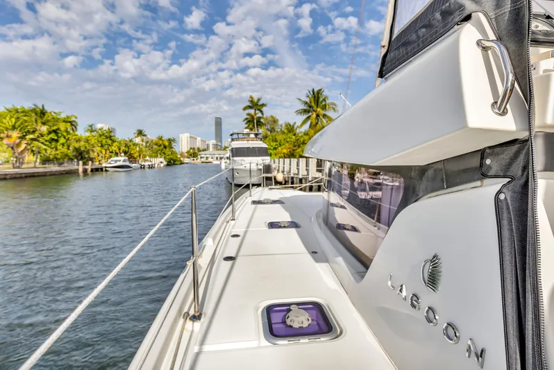 Blue Infinity Yacht Photos Pics 