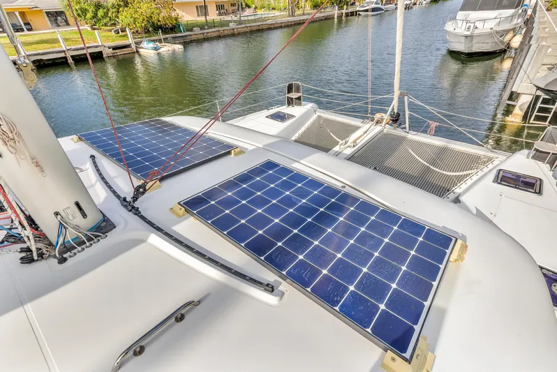 Blue Infinity Yacht Photos Pics 