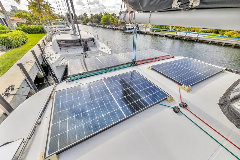 Blue Infinity Yacht Photos Pics 