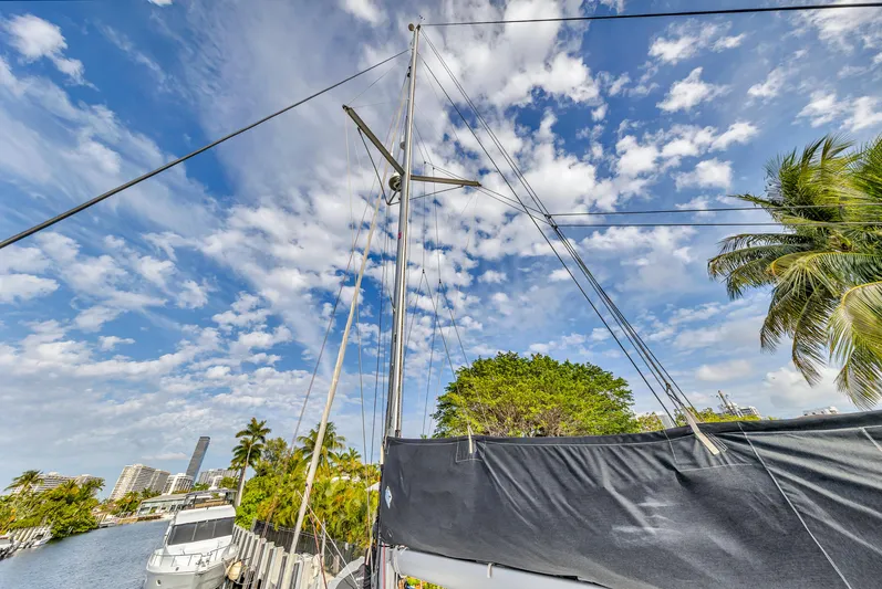 Blue Infinity Yacht Photos Pics 