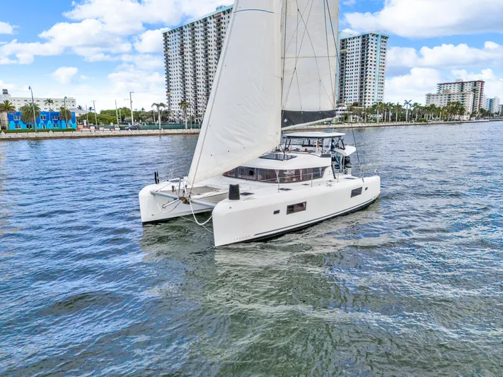 Blue Infinity Yacht Photos Pics 