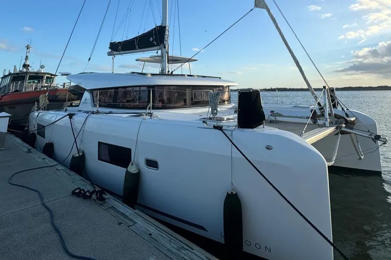 Blue Infinity Yacht Photos Pics 