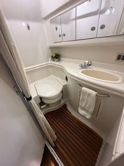  Yacht Photos Pics 2006 SEA RAY 340 SUNDANCER - Image 14