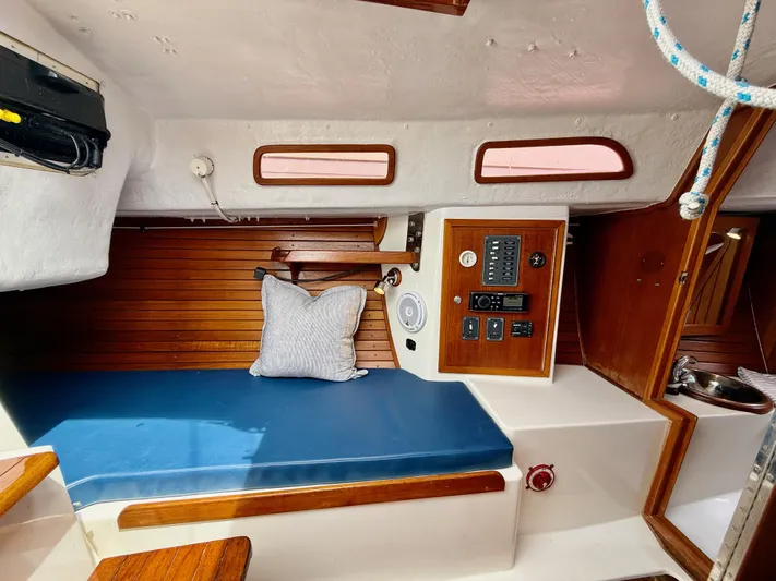 Easterly Yacht Photos Pics Interior of 2009 e Sailing Yachts e33, featuring a cozy cabin with blue seating.