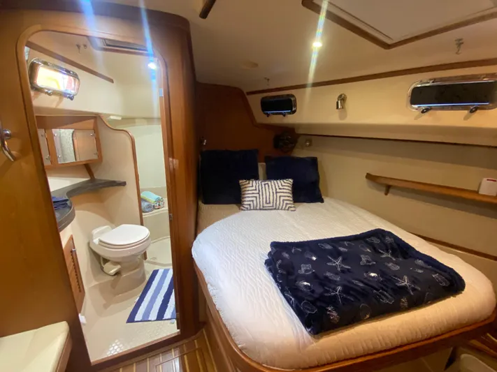 Second Wind Yacht Photos Pics Stateroom and Head