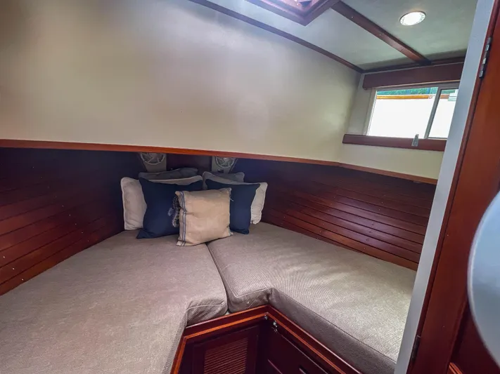 Tallulah Yacht Photos Pics Forward stateroom