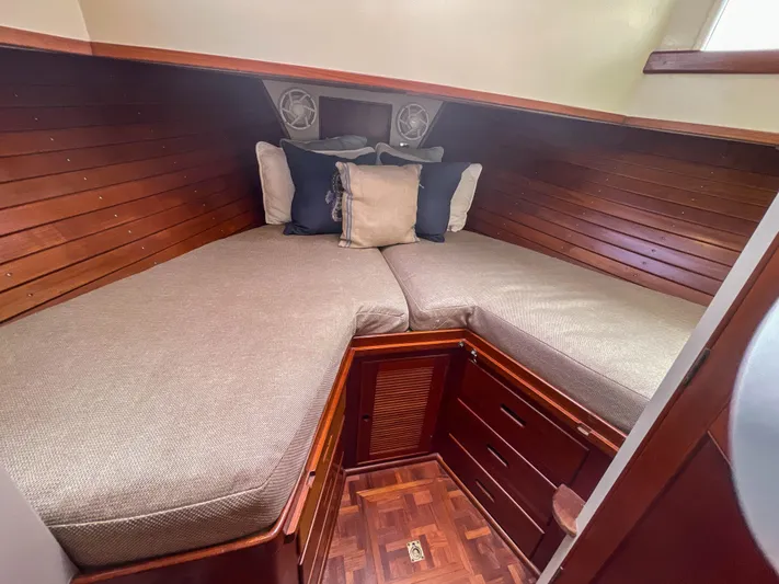 Tallulah Yacht Photos Pics Forward stateroom