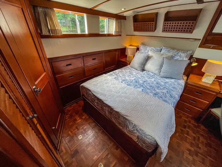 Tallulah Yacht Photos Pics Primary stateroom