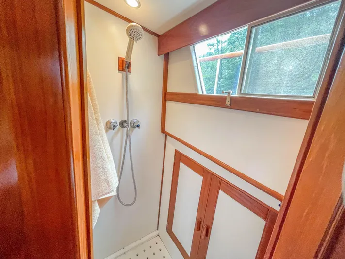 Tallulah Yacht Photos Pics En suite primary separate shower