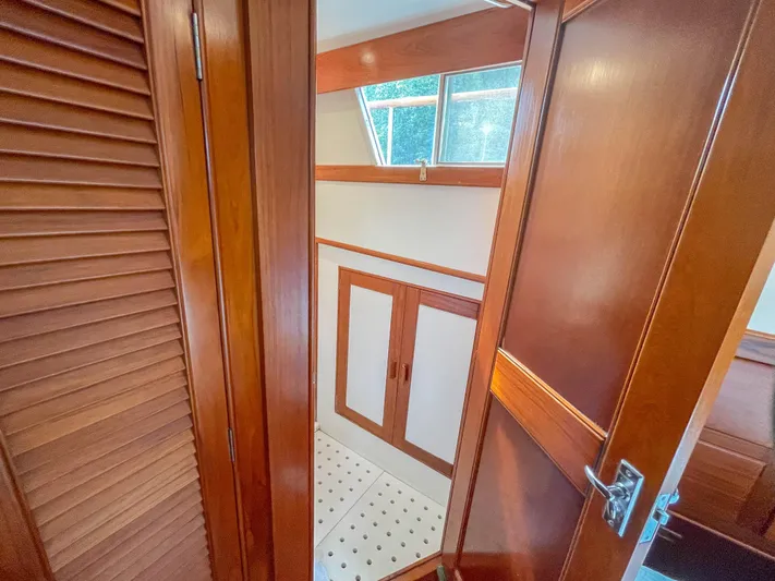Tallulah Yacht Photos Pics En suite primary separate shower