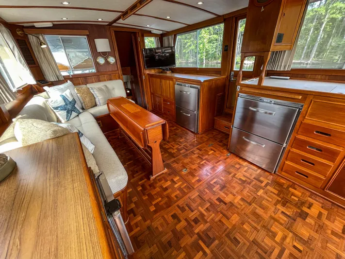Tallulah Yacht Photos Pics Saloon/Galley