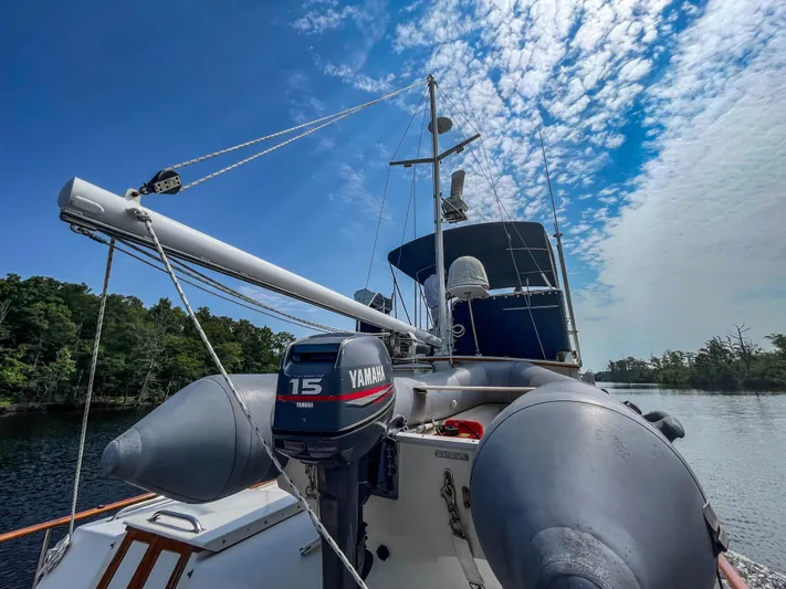 Tallulah Yacht Photos Pics Mast and dinghy