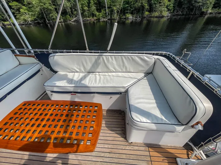 Tallulah Yacht Photos Pics Flybridge