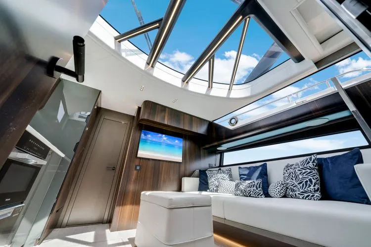 Fin Yacht Photos Pics 2024 Sunseeker 55 - Image 38