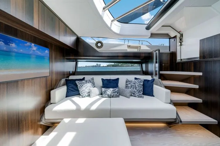 Fin Yacht Photos Pics 2024 Sunseeker 55 - Image 43