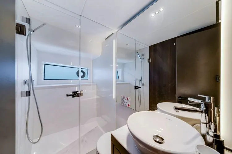 Fin Yacht Photos Pics 2024 Sunseeker 55 - Image 31