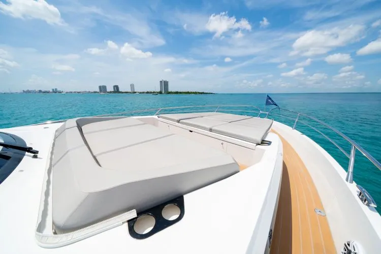 Fin Yacht Photos Pics 2024 Sunseeker 55 - Image 18