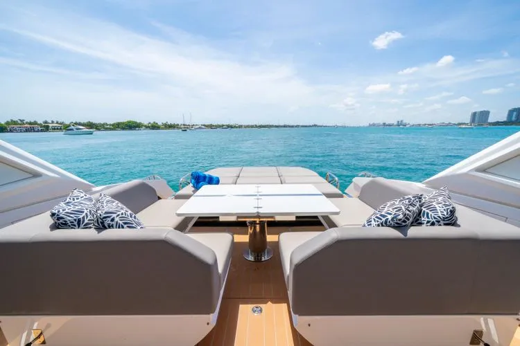 Fin Yacht Photos Pics 2024 Sunseeker 55 - Image 26