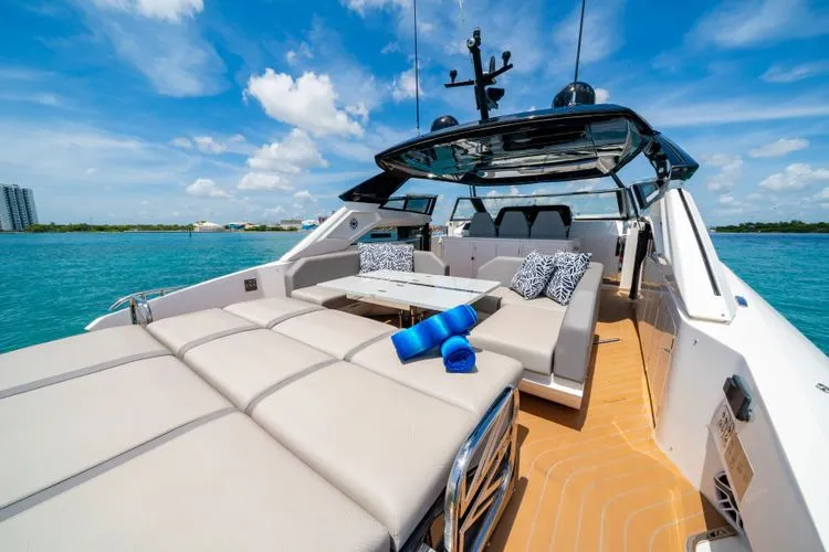 Fin Yacht Photos Pics 2024 Sunseeker 55 - Image 23