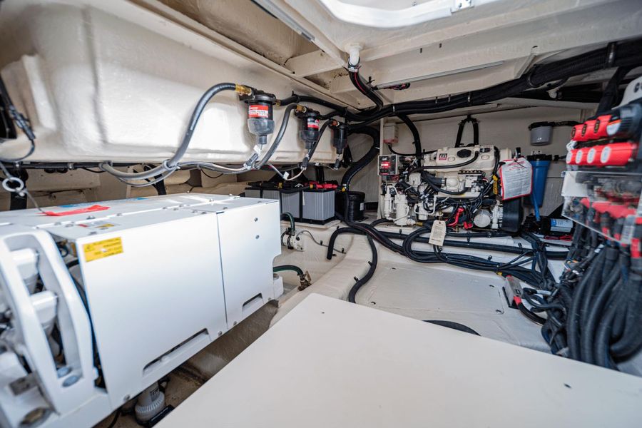 2022 Sea Ray 370 Sundancer Outboard