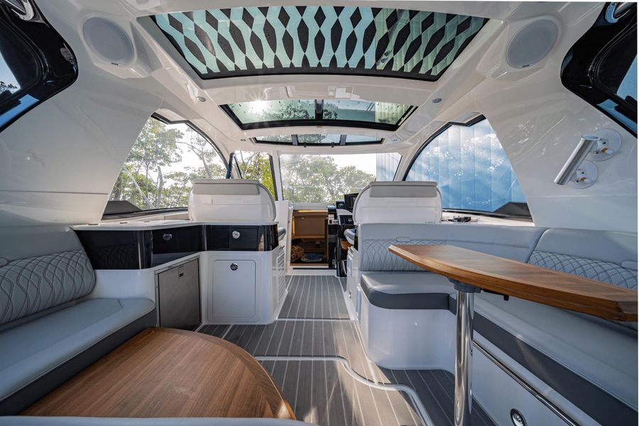 2022 Sea Ray 370 Sundancer Outboard