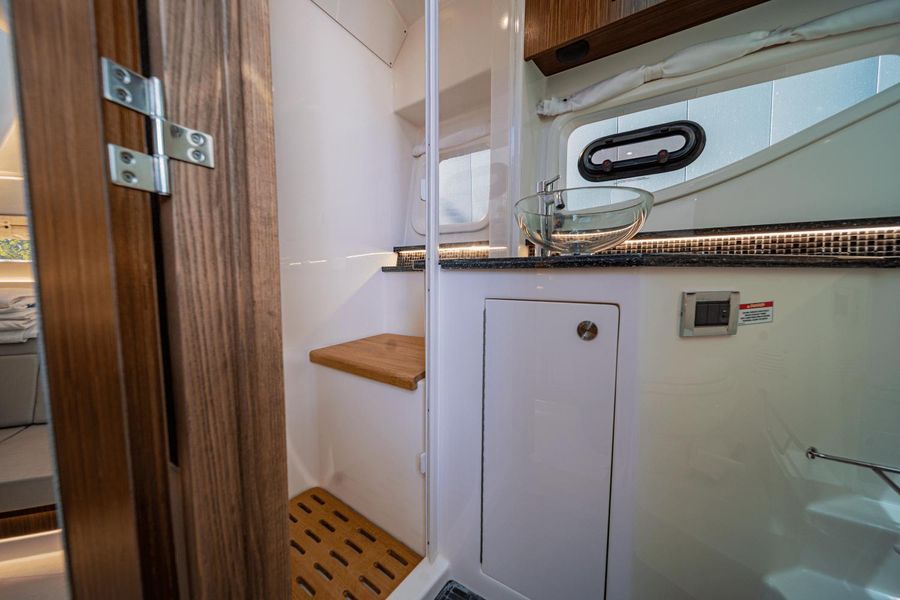 2022 Sea Ray 370 Sundancer Outboard