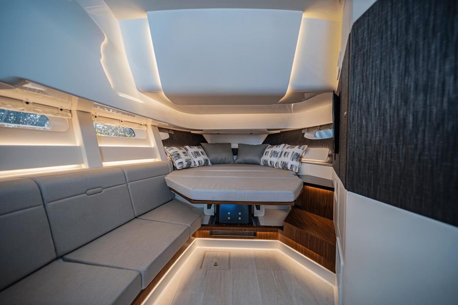 2022 Sea Ray 370 Sundancer Outboard