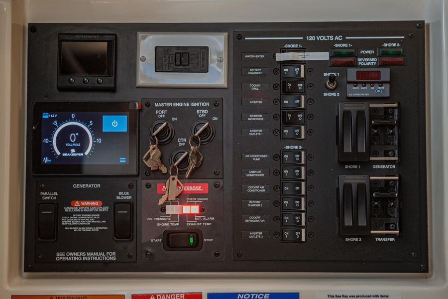 2022 Sea Ray 370 Sundancer Outboard