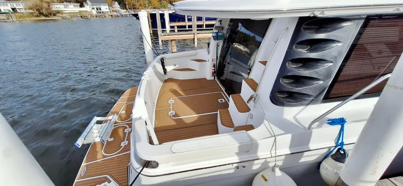 Regina Rae Yacht Photos Pics 1999 Carver 450 Voyager Pilothouse docked, featuring spacious deck and modern design.