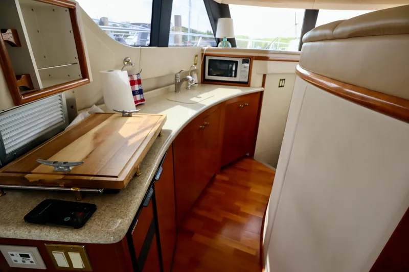 Regina Rae Yacht Photos Pics 1999 Carver 450 Voyager Pilothouse kitchen with wood cabinetry and modern appliances.