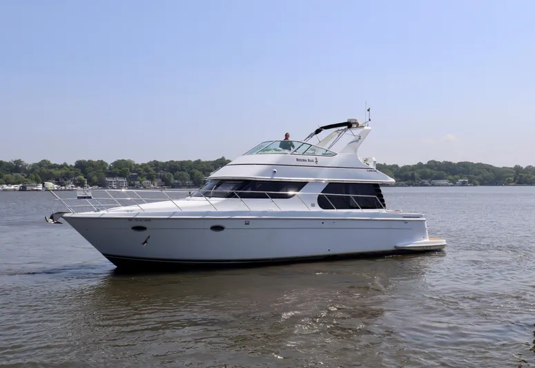 Regina Rae Yacht Photos Pics 1999 Carver 450 Voyager Pilothouse yacht cruising on a calm lake.