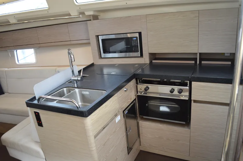 Monhegan Yacht Photos Pics Hanse 418 - Galley