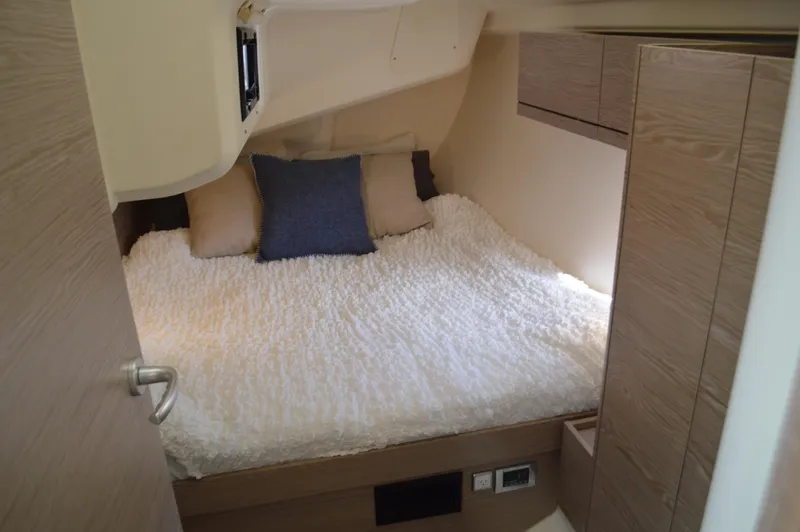 Monhegan Yacht Photos Pics Hanse 418 - Port Aft Berth